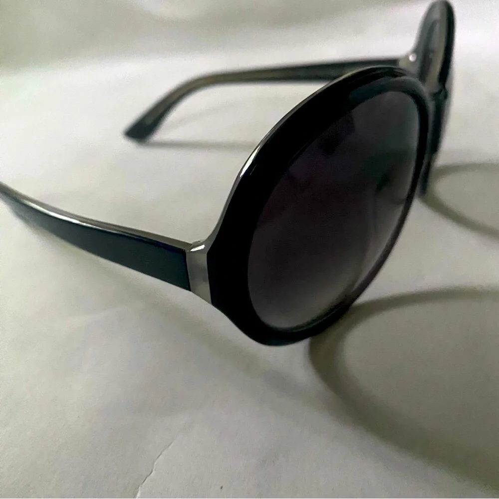 Theory sunglasses black with gray gradient lenses